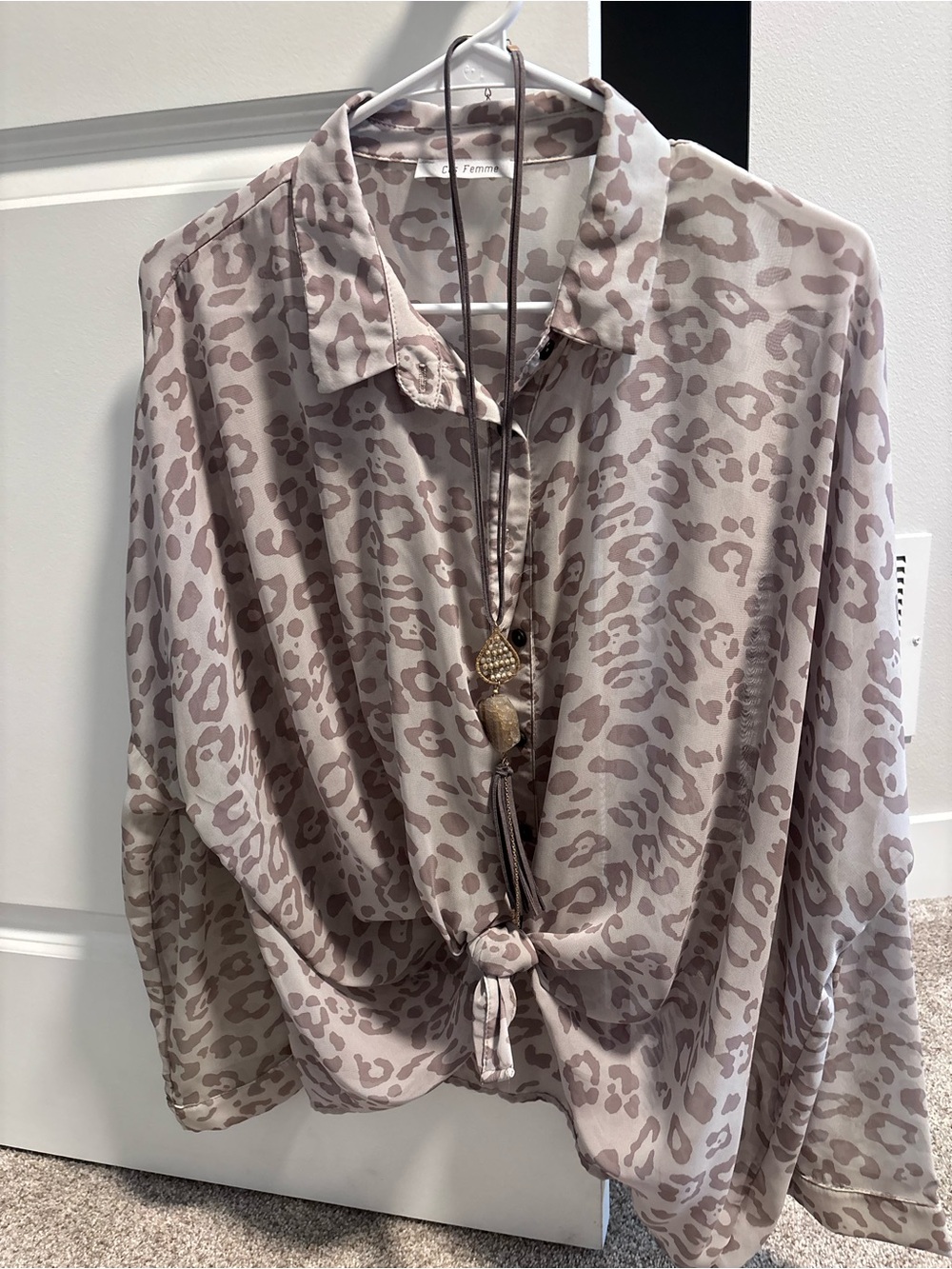 Light Taupe/Grey Leopard Print Button-Front Blouse w/ Necklace
